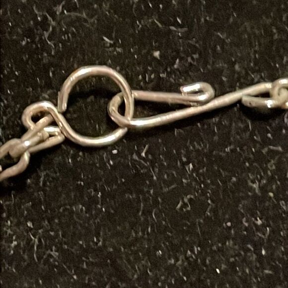 Bohemian 9” silver tone bracelet w/7 raw quartz charm dangles & hook/latch clasp - Picture 11 of 15